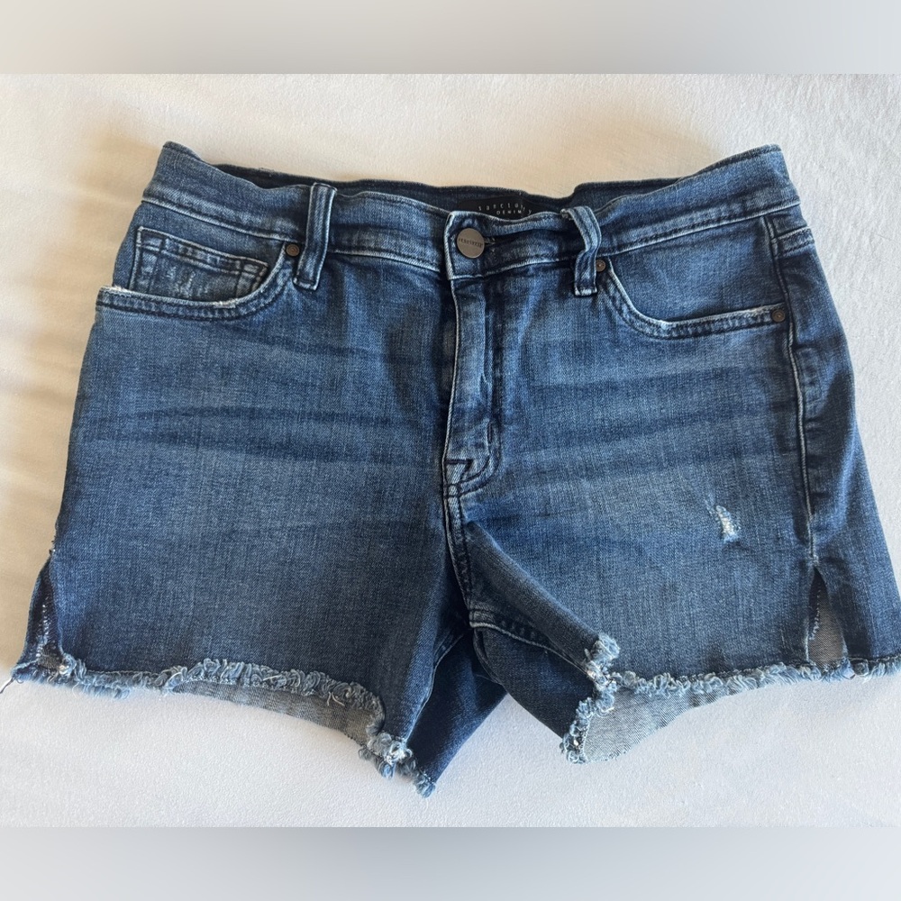 Sanctuary Denim Raw Hem Medium Wash Distressed Cutoff Shorts Size 27